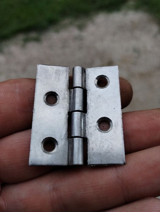 Zawiasy meblowe małe