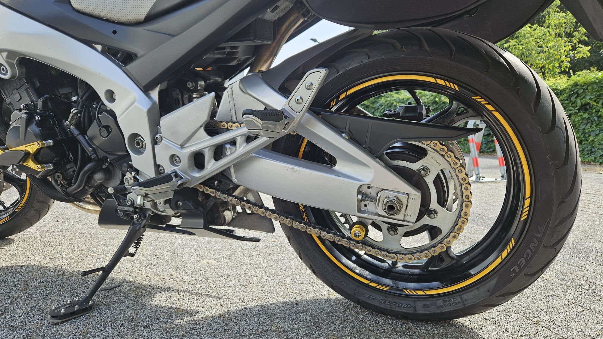 Suzuki GSR 600, rok 2006