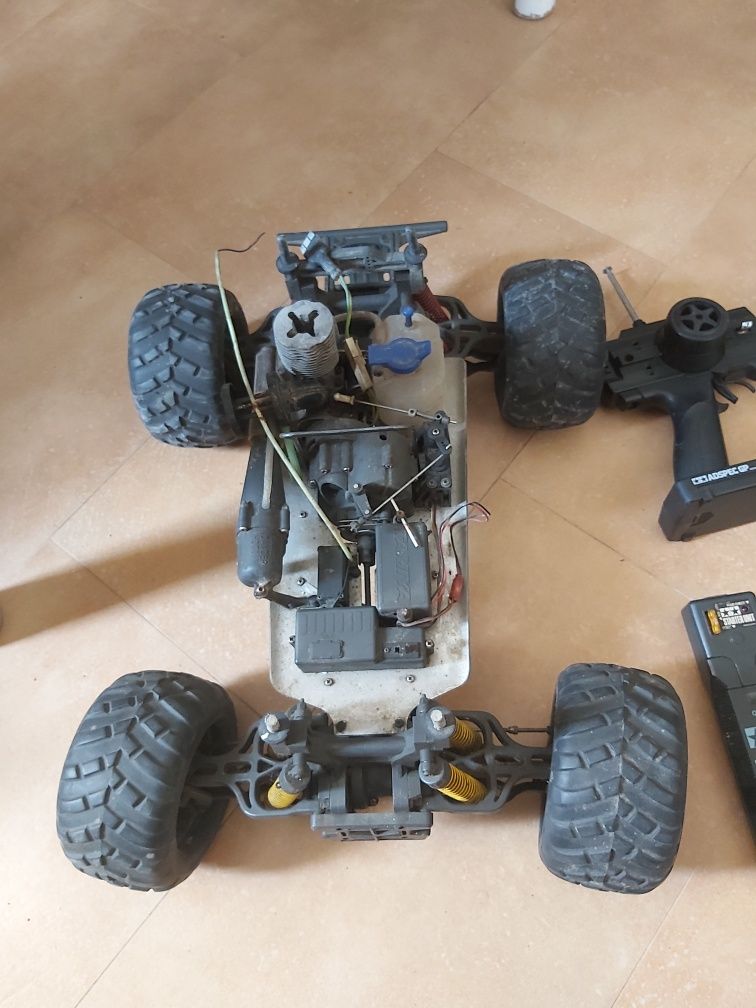 Carro telecomandado a gasolina