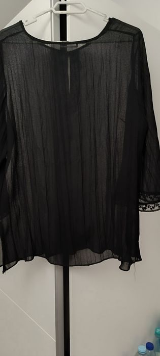 Túnica preta com lantejoulas