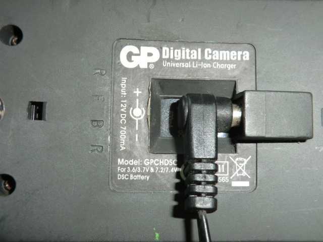 Универсальное зарядное GP GPCHDSC фотоаппаратов Li-Ion аккумуляторов.
