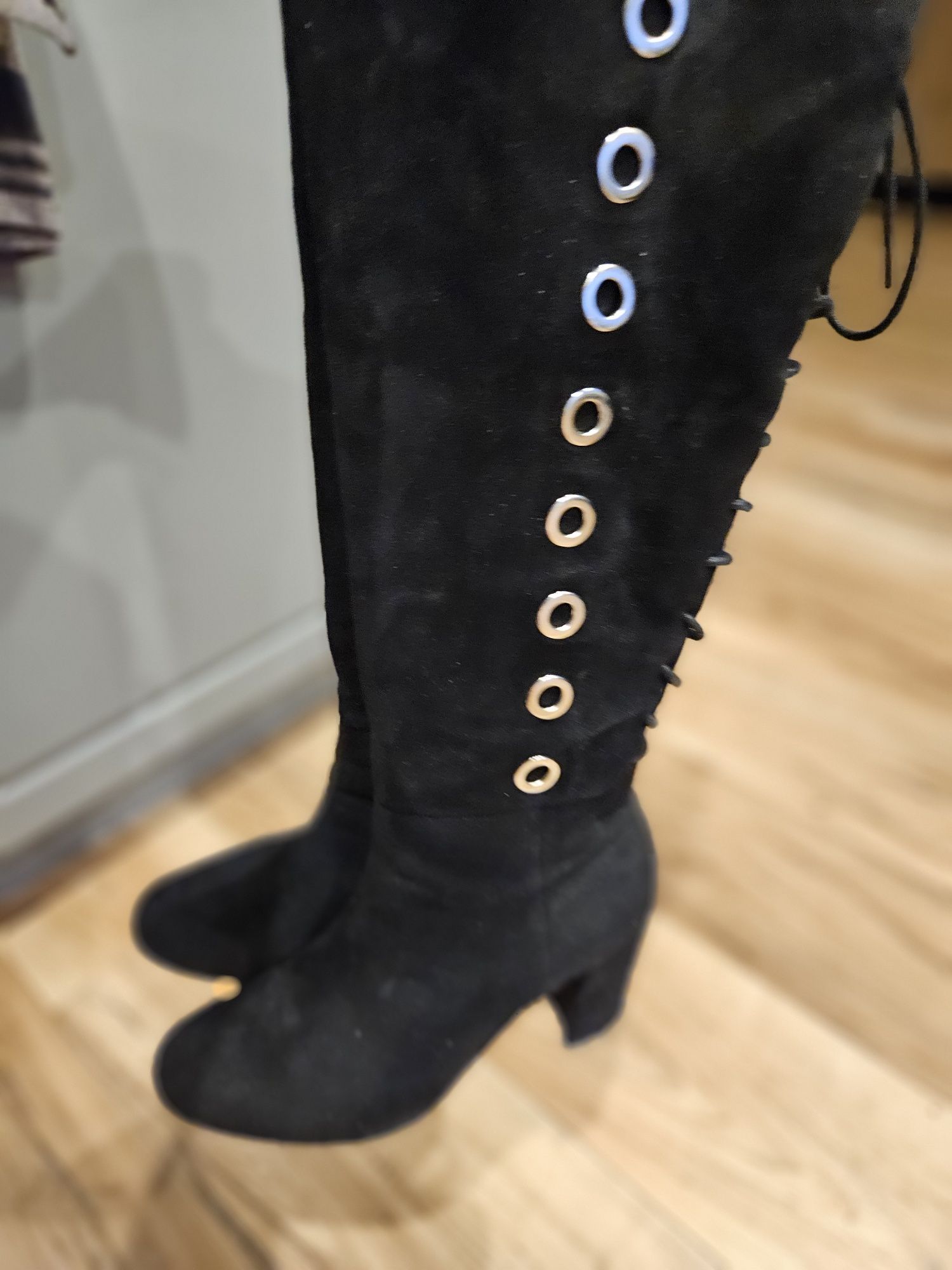 Długie buty zamsz wiązane tył 37