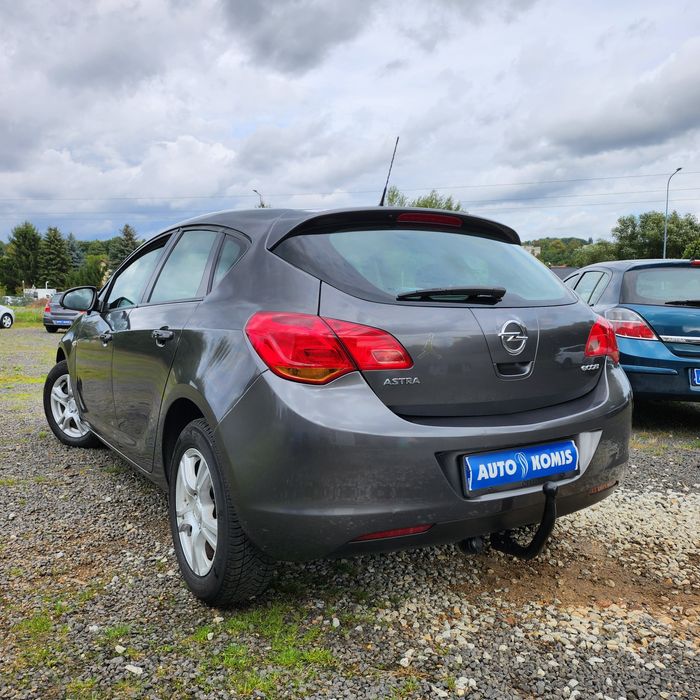 Opel Astra 2011r 1.4 Zwykła Benzyna Zarejestrowany Piękny Stan