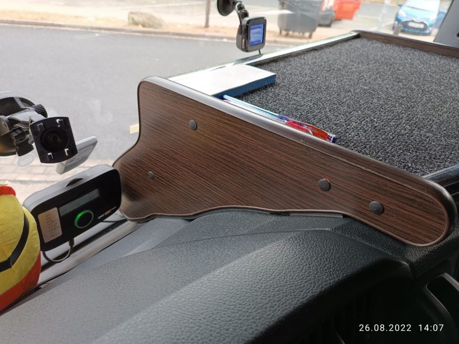 Поличка на торпеду Scania R