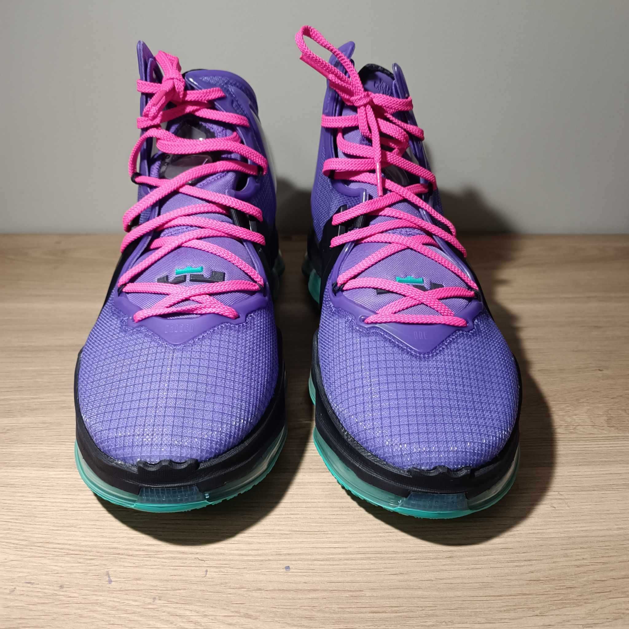Nike LeBron XIX r. 45 (29 cm) Wild Berry/Hyper Pink