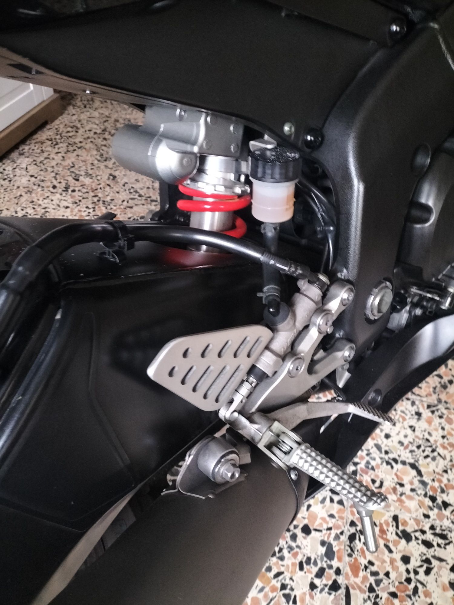 Yamaha R6 RJ11 de 93 kilowats
Com 57 mil kilometros evolutivos,motor
