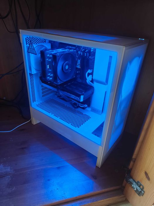 Komputer Ryzen 7 7700, 32GB DDR5,2TB M.2, Intel Arc B570 10GB, Prezent