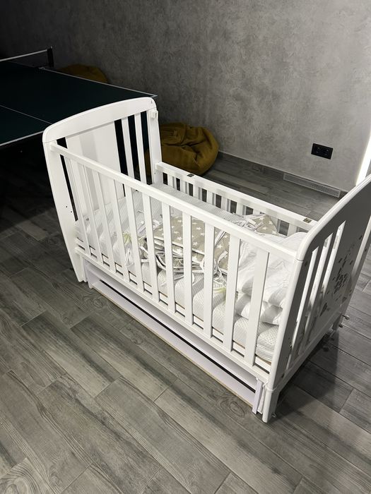 Дитяче ліжечко деревяне біле