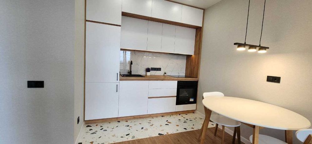 Продам 1к простору квартиру в ЖК Варшавський дизайнерський ремонт