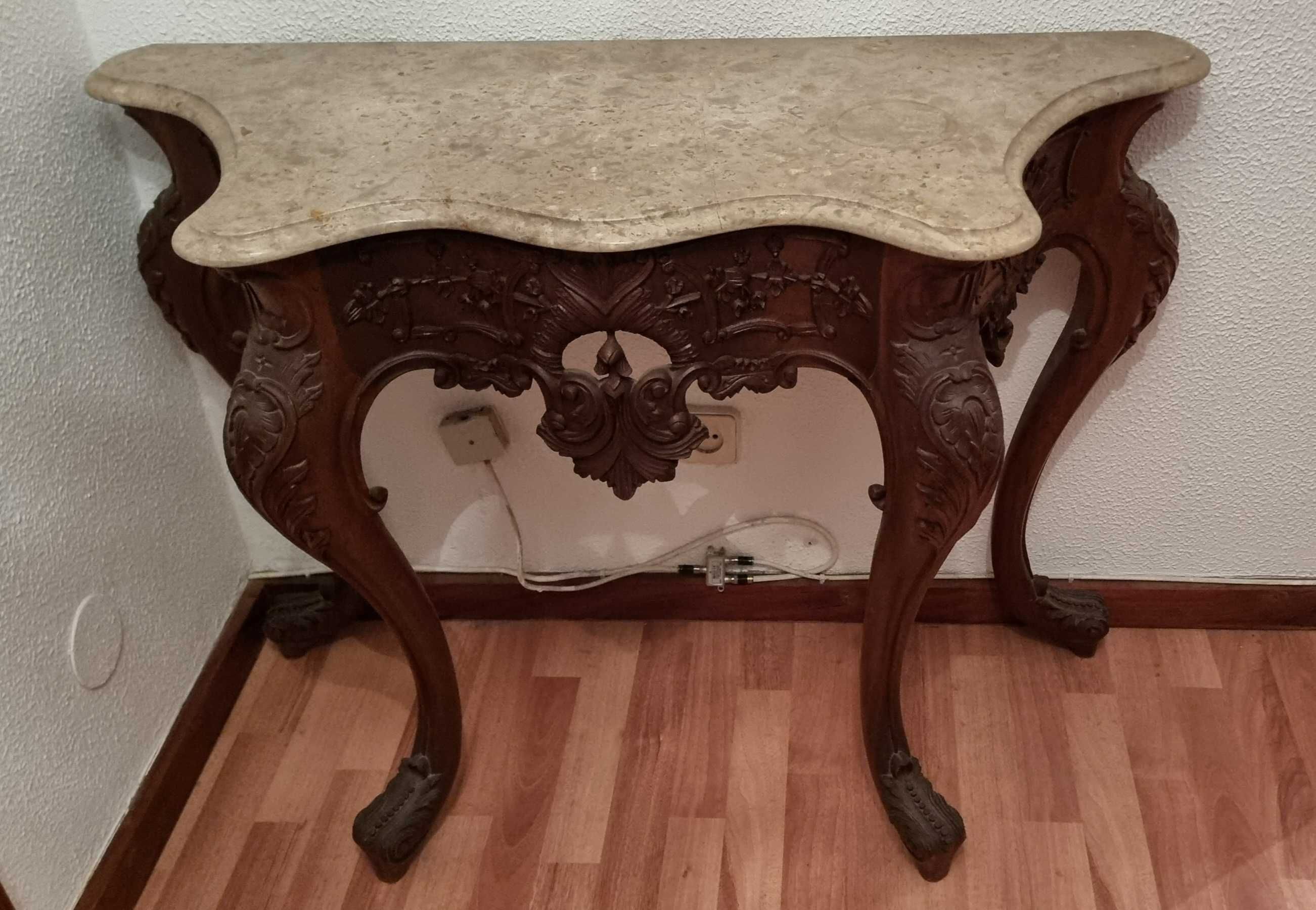 Conjunto de aparador com tampo em mármore e espelho