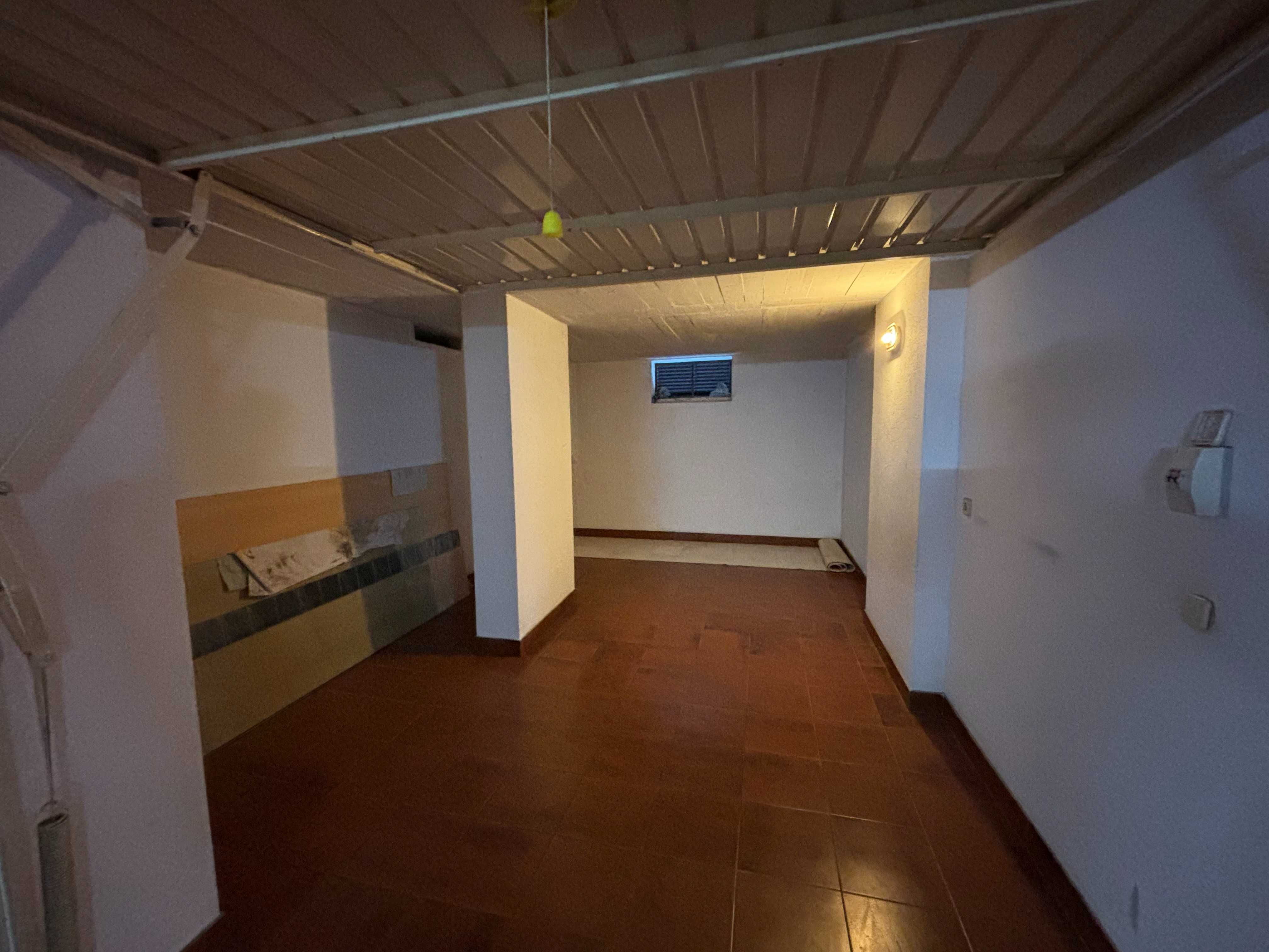 Garagem com Box em Cascais (Bairro do Rosário)
