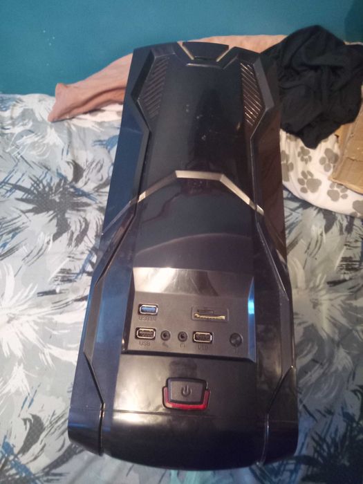 Komputer stacjonarny ryzen 5 2600, gtx 1060 6gb,16 gb ram.