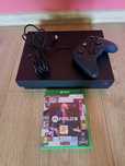 Xbox One X z padem