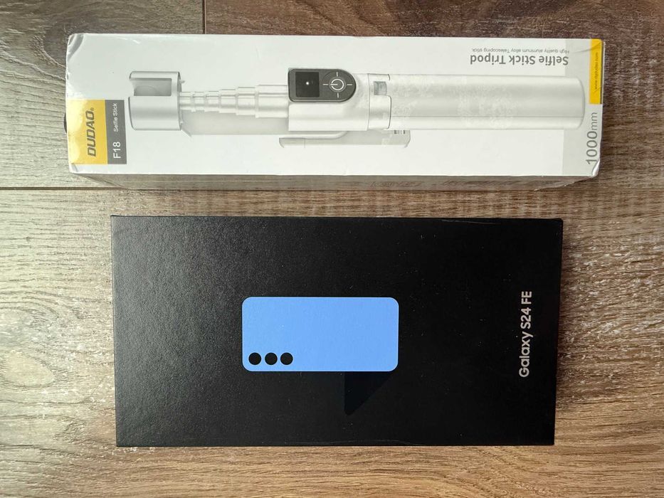 smartfon Samsung Galaxy S24 FE 256GB plus selfie stick NOWY