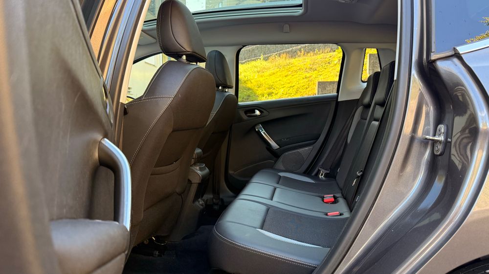 Peugeot 2008 1.2 PureTech Allure 110cv - Teto Panorâmico