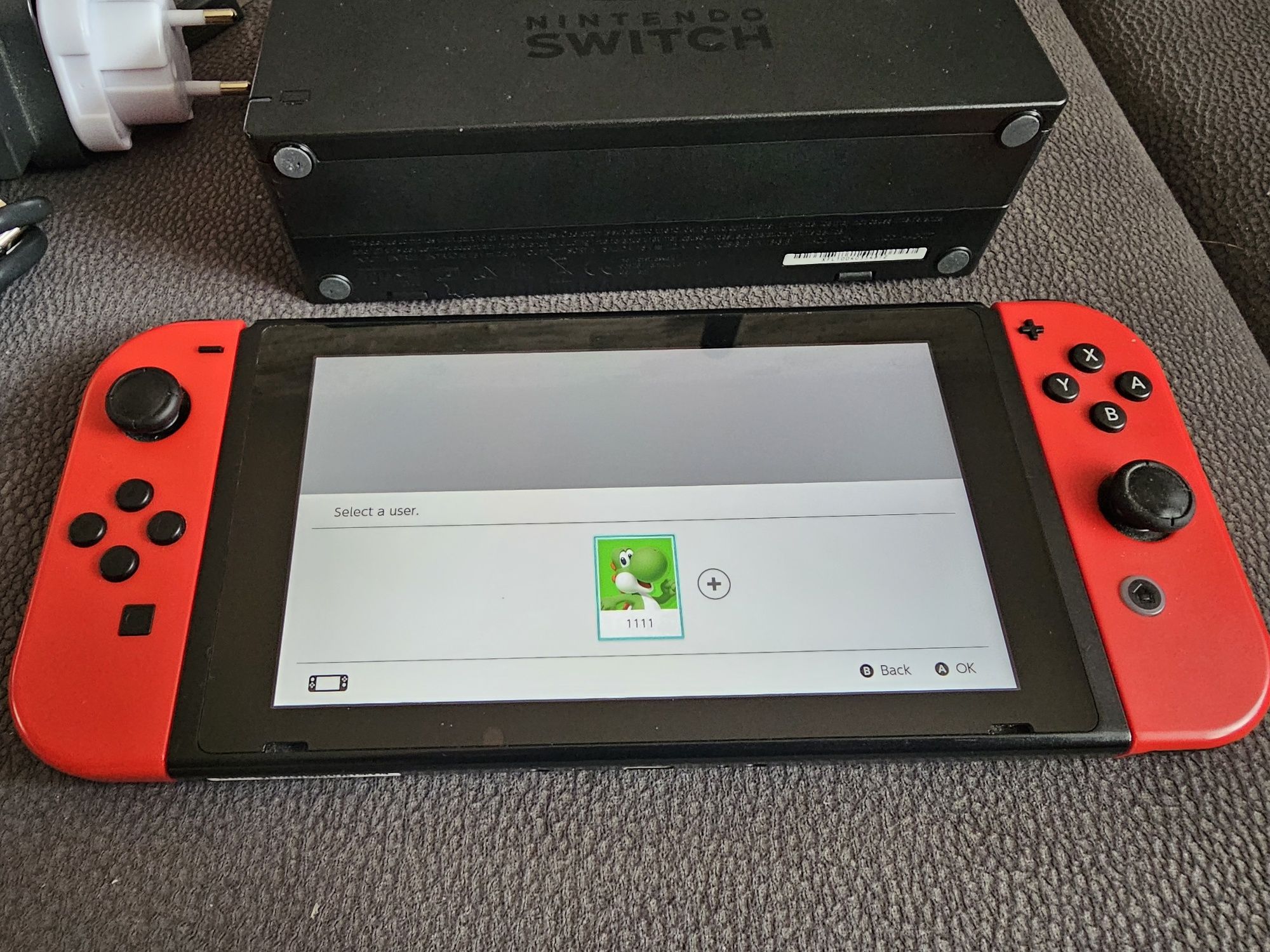 Nintendo Switch stary model XAJ1002, możliwe CFW, stan bdb