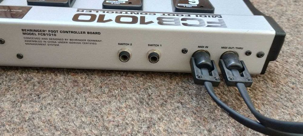 MIDI-футконтролер Behringer FCB1010