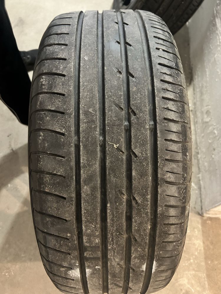 Komplet felg aluminiowych z oponami letnimi Yokohama