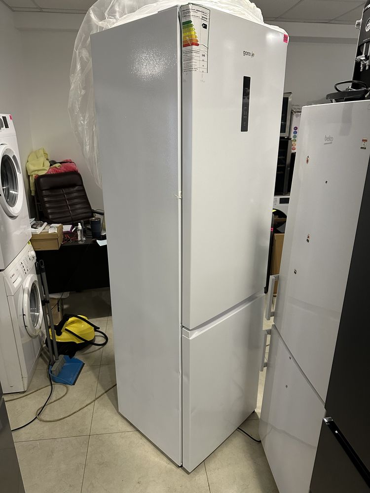 Холодильник новий Gorenje 2 метра No Frost