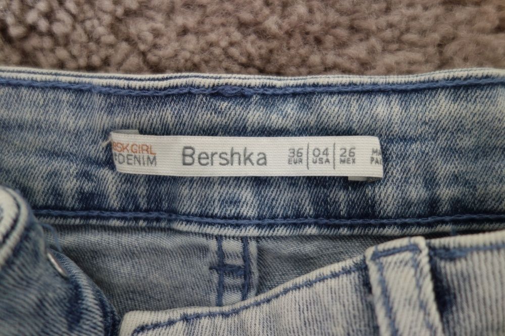 Nowe krótkie spodenki jeansowe, Bershka, rozmiar 36