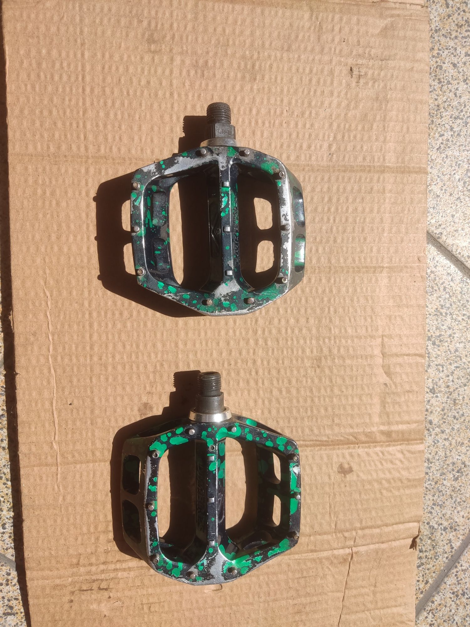 Pedais plataforma DMR V8 - dirt/bmx