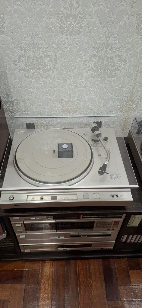 Продам вініловий програвач Sony ps x 35. Рік випуску 1979-81.