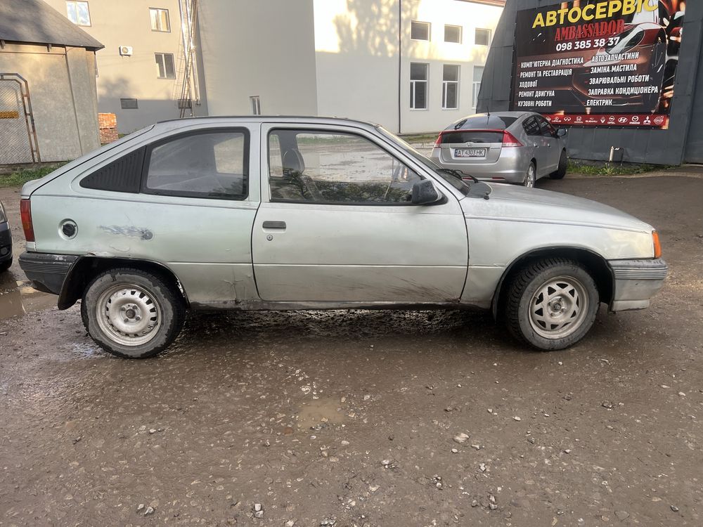 Opel Kadett 1.6 карбʼюратор