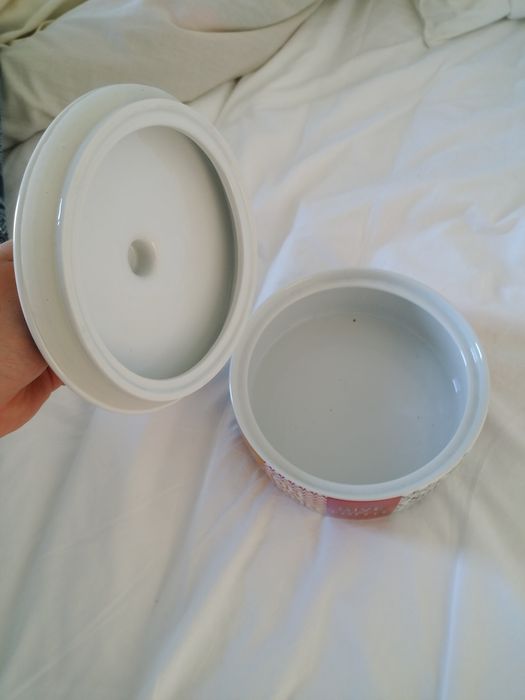 Caixa de cerâmica do gato preto