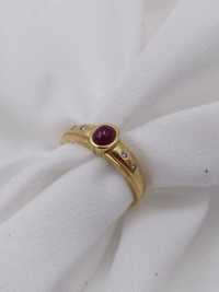 Złoty pierścionek RUBIN I 4 DIAMENTY Próba P750 18K 3,6g