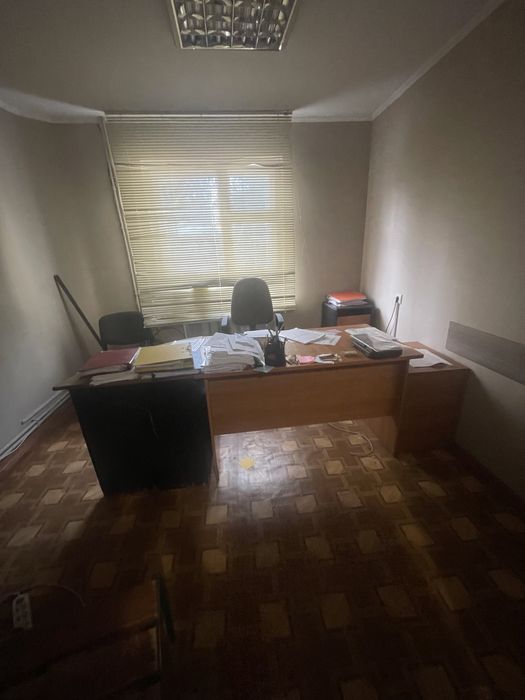 Ангар з офісними приміщеннями . Вул.С.Крушельницької .