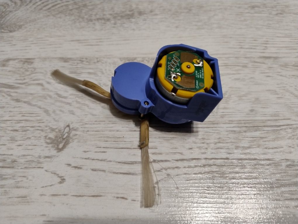 Moduł szczotki bocznej ze szczotką Irobot Roomba 555