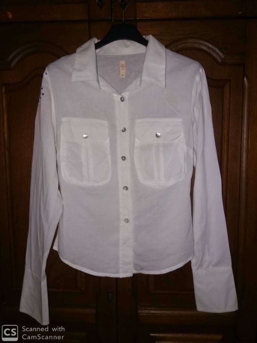 Biała koszula w kwiaty na ramieniu HOUSE, rozmiar S