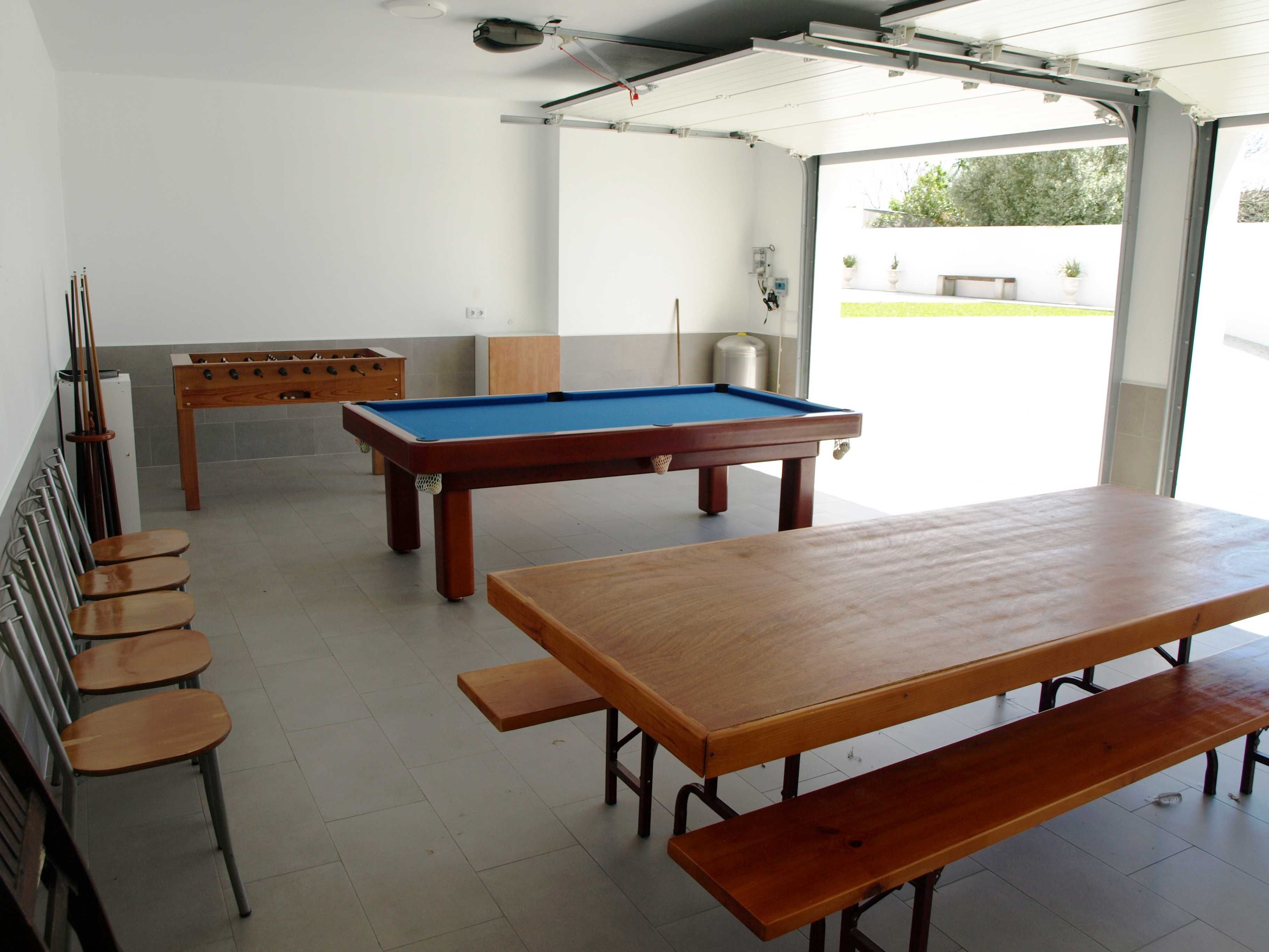 EPS49,casa V3 piso térreo,piscina e salão jogos.Grande espaço exterior
