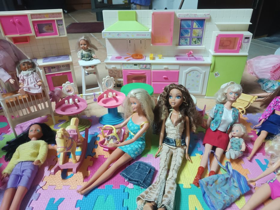 Conjunto - brinquedos bonecas/barbies