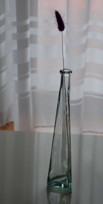 Szklana trojkątna butelka, flakon - 200 ml