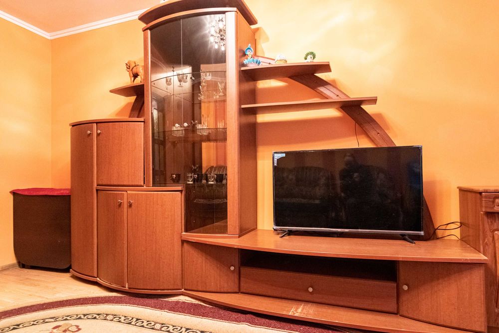 2-к. квартира з ремонтом, бойлером та лоджією за вул. Василя Стуса