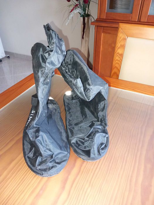 Vendo botas para andar de mota à chuva da marca storm