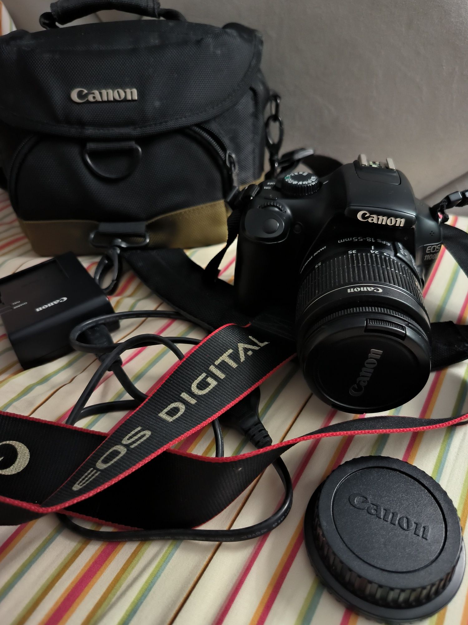 Canon 1100D com acessórios