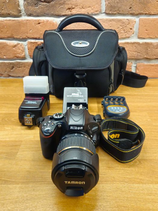 Nikon D5100 + Tamron AF 18-200 + Nikon Speedlight SB-600 + akcesoria