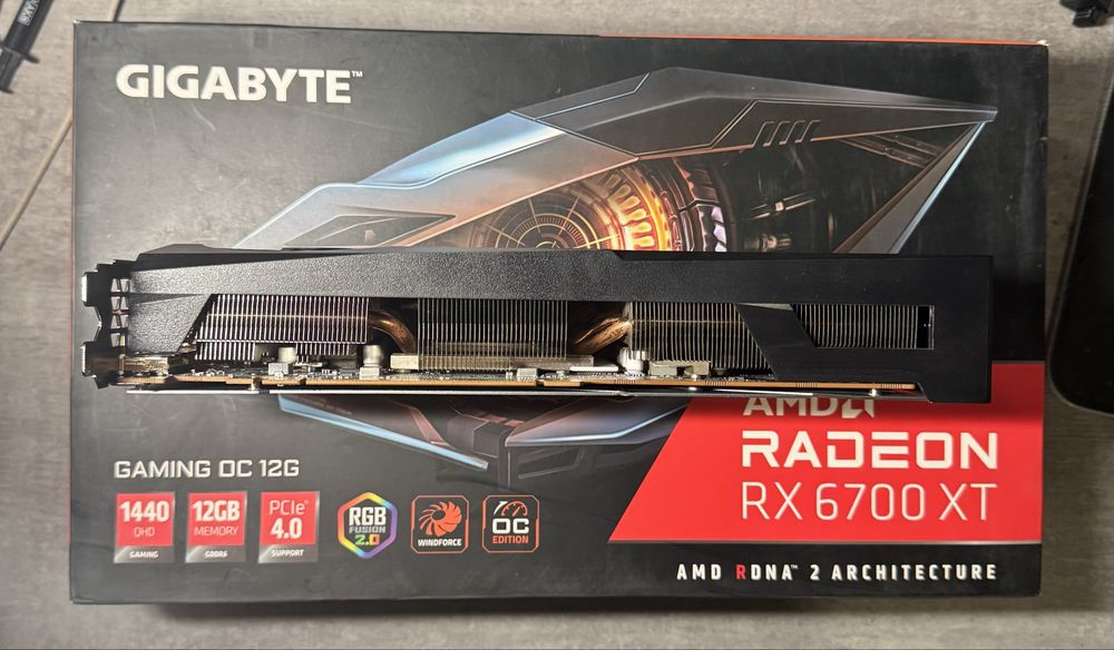 Видеокарта Gigabyte RX 6700 XT 12gb идеальная