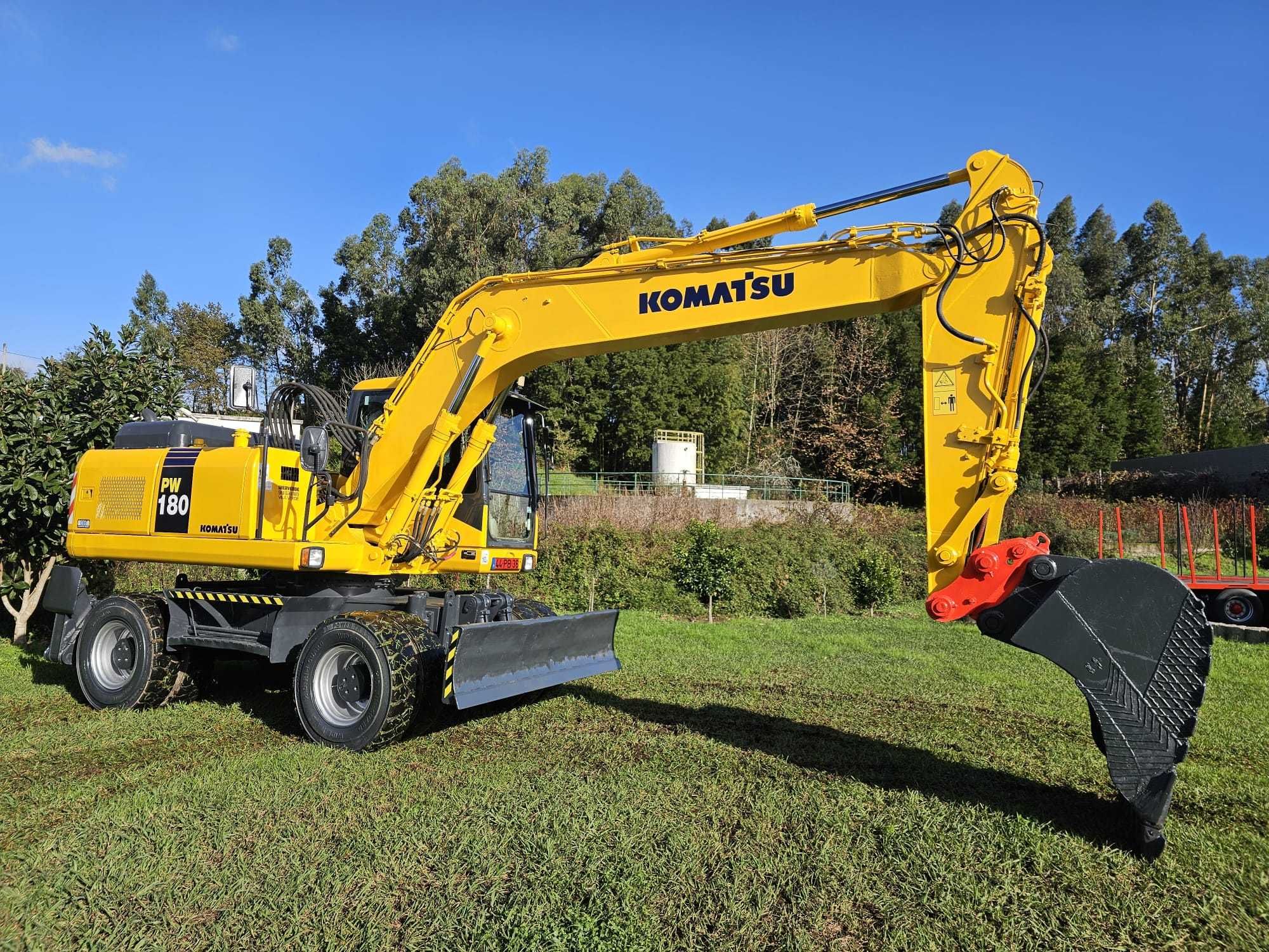 Escavadora de Pneus Komatsu PW180