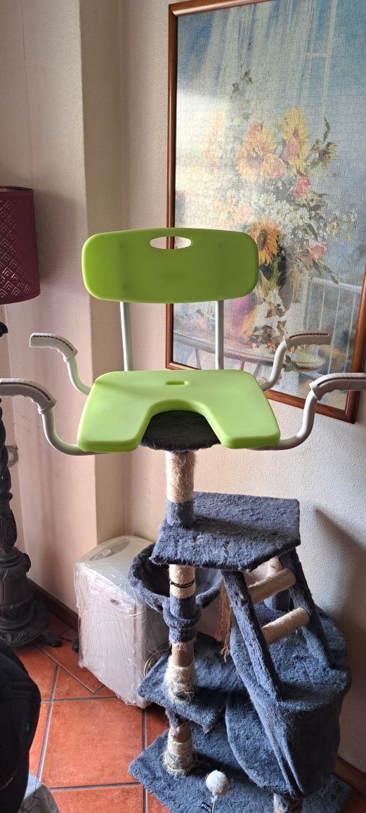 Vendo uma bancos de suporte de bahe cadeira sanitárias eira
