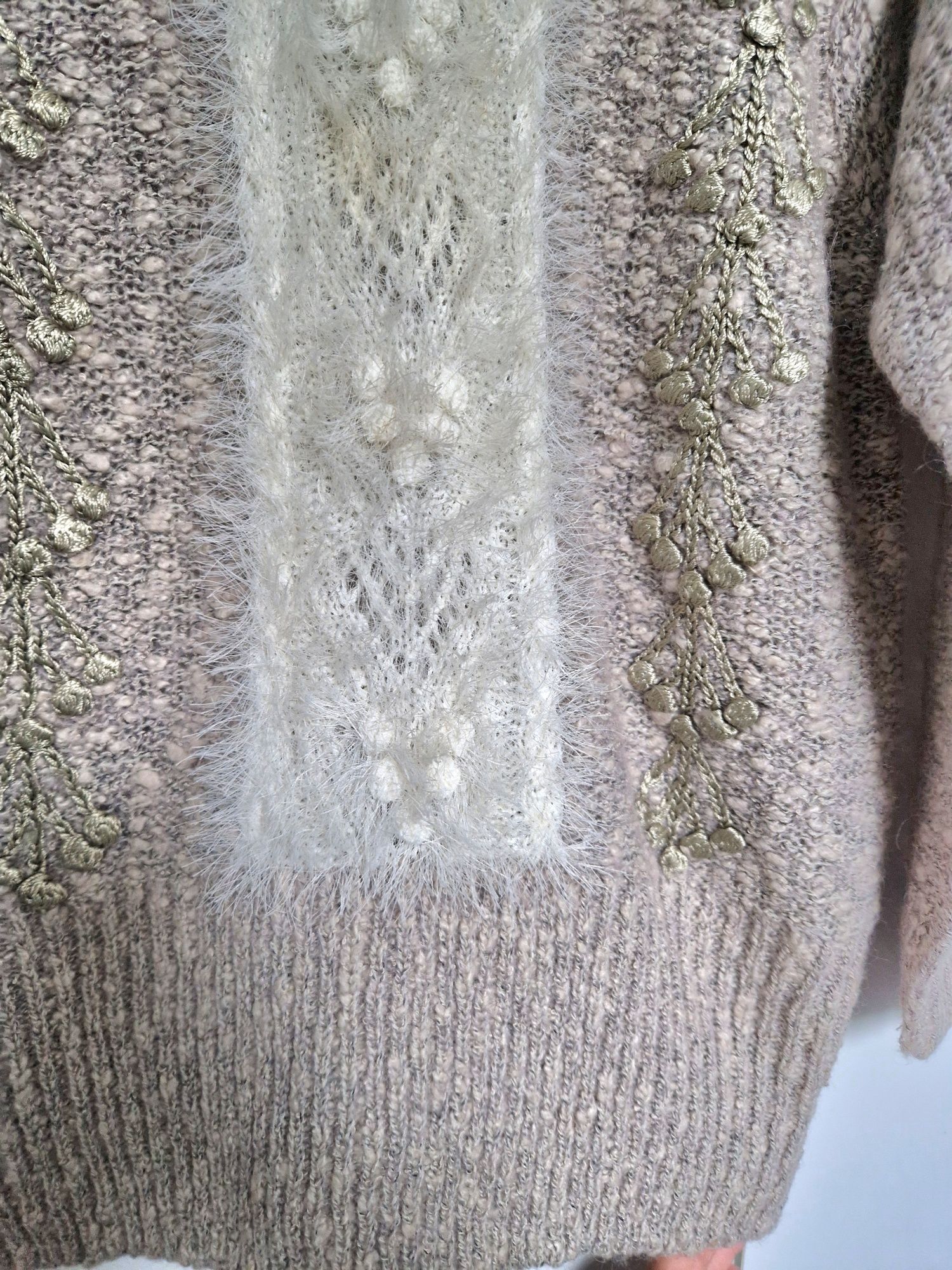 Elegancki, ponadczasowy sweter wykonany z wełny z kóz angorskich L/ XL