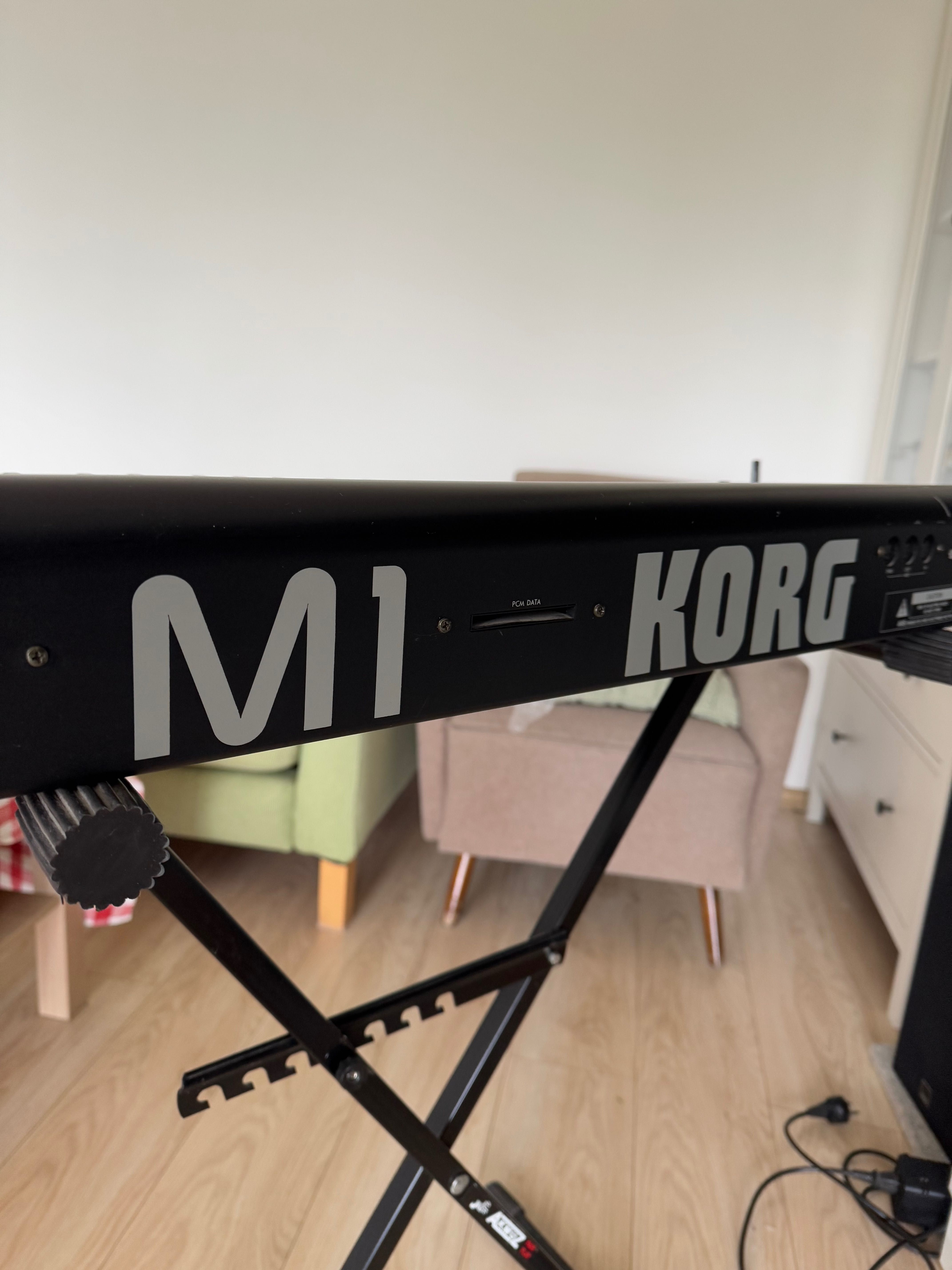 Keybord instrument Korg M1