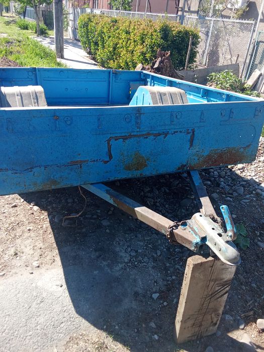 Продам прицеп легковой на документах с номерами .нахожу усиленый