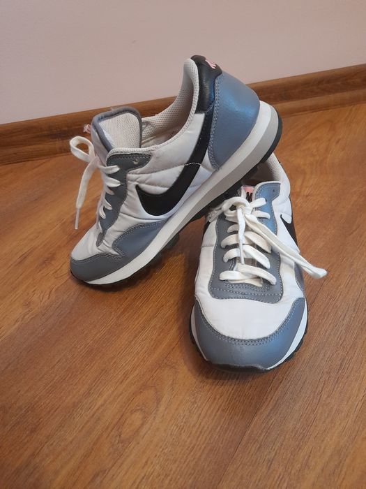 Кросівки жіночі( Nike)