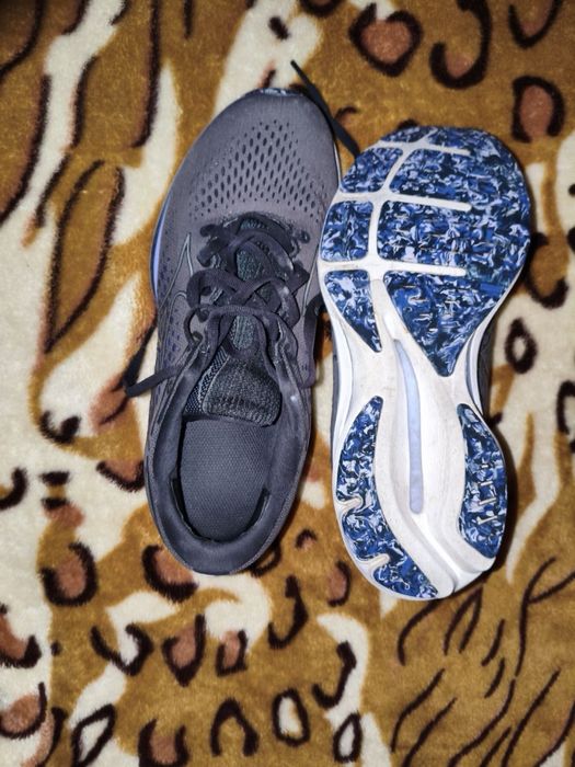 Кросівки mizuno в хорошому стані оригінал 40 розмір
