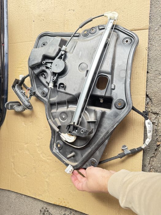 Стеклоподьемник Mazda 6gj левый задний