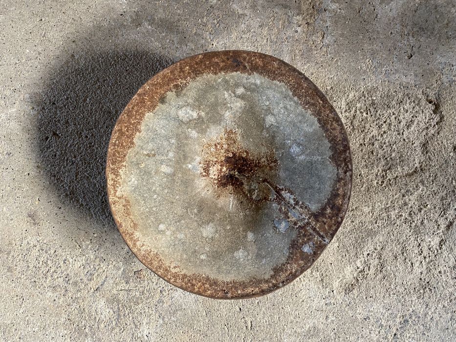 Comedouro antigo com duas peças