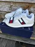 Tenis Tommy 41 em pele